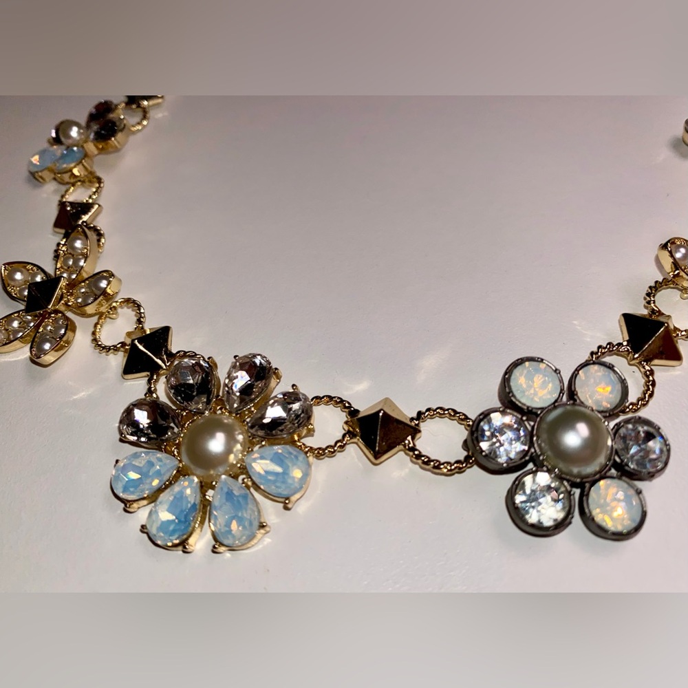Betsey Johnson Flower Drama Bib Necklace - Picture 3 of 7